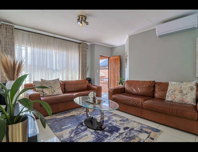 2 BEDROOM TOWNHOUSE FOR SALE IN MAYBERRY PARK